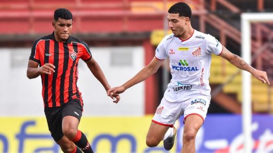 Vitória e Capivariano se enfrentaram no Estádio Antônio Soares de Oliveira, em Guarulhos