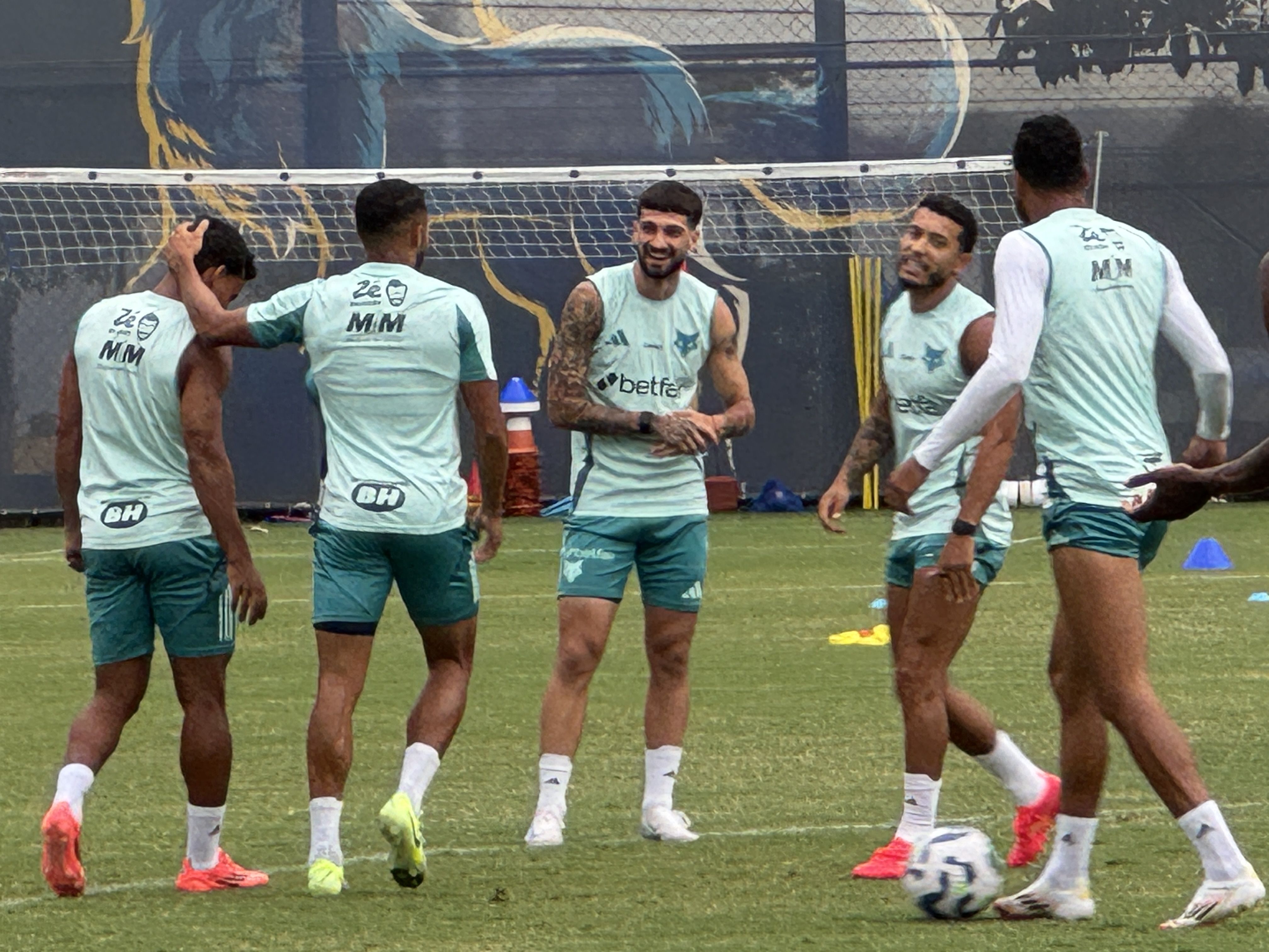 Cruzeiro treina sem atacante e define logística para encarar Botafogo; saiba detalhes