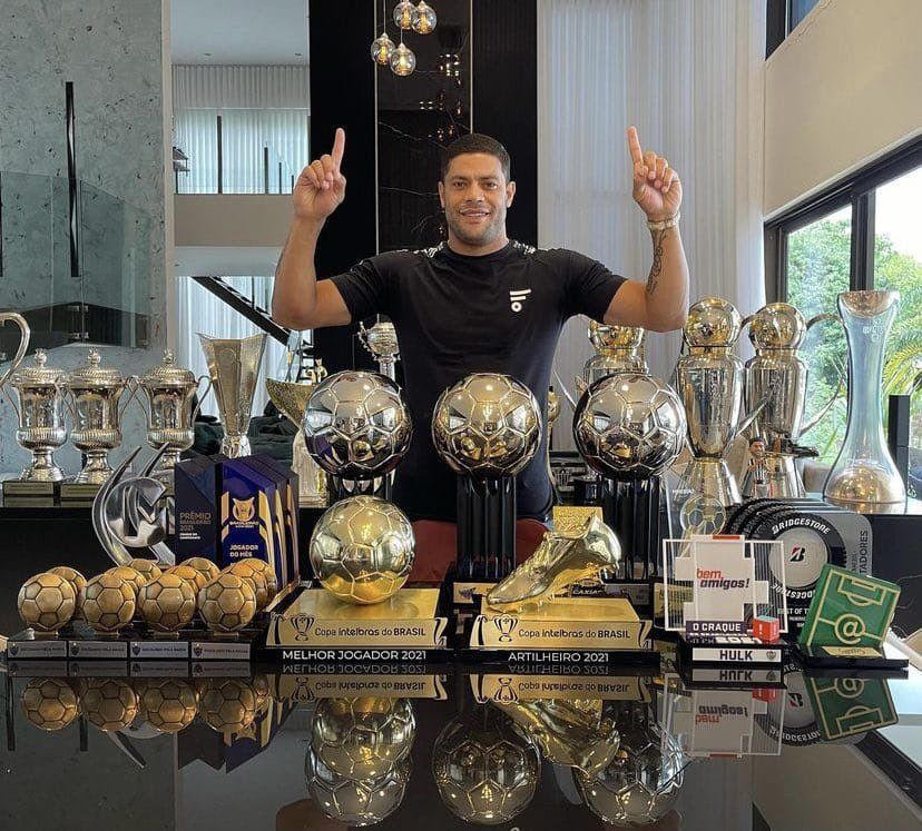 Atacante do Atlético, Hulk embala troféus de galeria pessoal; saiba motivo