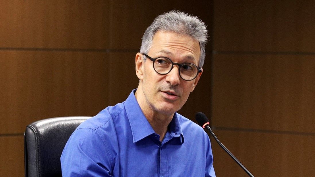 Zema se diz 'extremamente satisfeito' com retomada de escolas cívico-militares