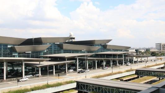 Problemas em GPS voltam a provocar cancelamento de voos em Guarulhos | CNN Brasil