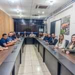 Prefeitura de Itabirito entrega títulos de propriedade a famílias do bairro Água Limpa como parte de processo de regularização fundiária