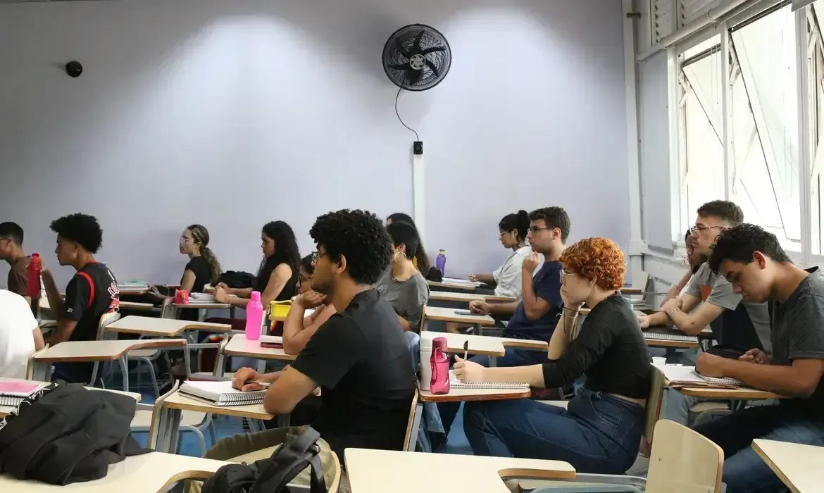 Pé-de-Meia: pagamento da parcela de novembro começa nesta segunda-feira (25)