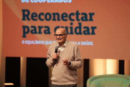 Em entrevista à Itatiaia, Drauzio comentou que jovens hoje fumam vape com a mesma ingenuidade que a geração dele fumava cigarro branco