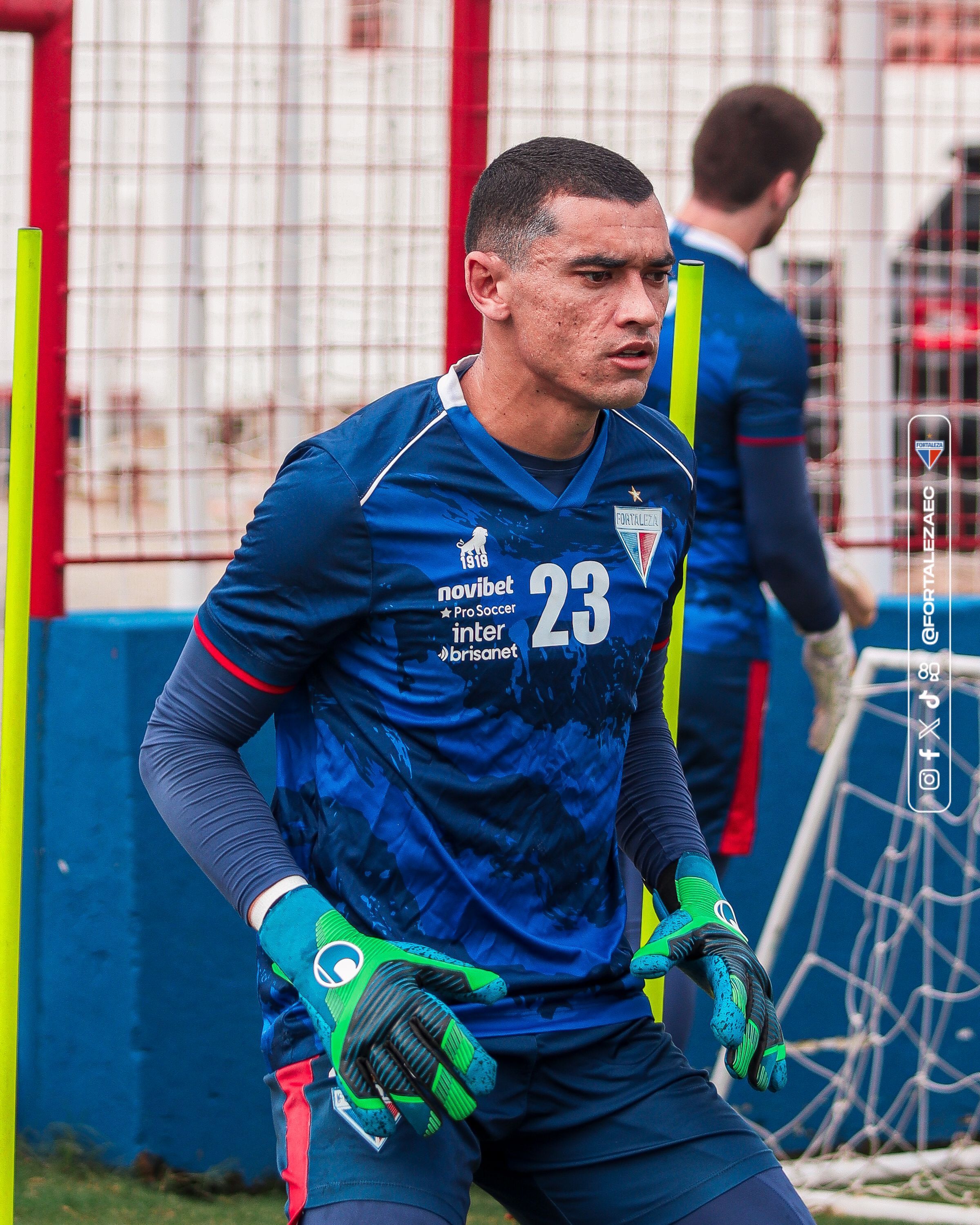 Vojvoda diz que conta com goleiro Santos, que treina separado no Fortaleza