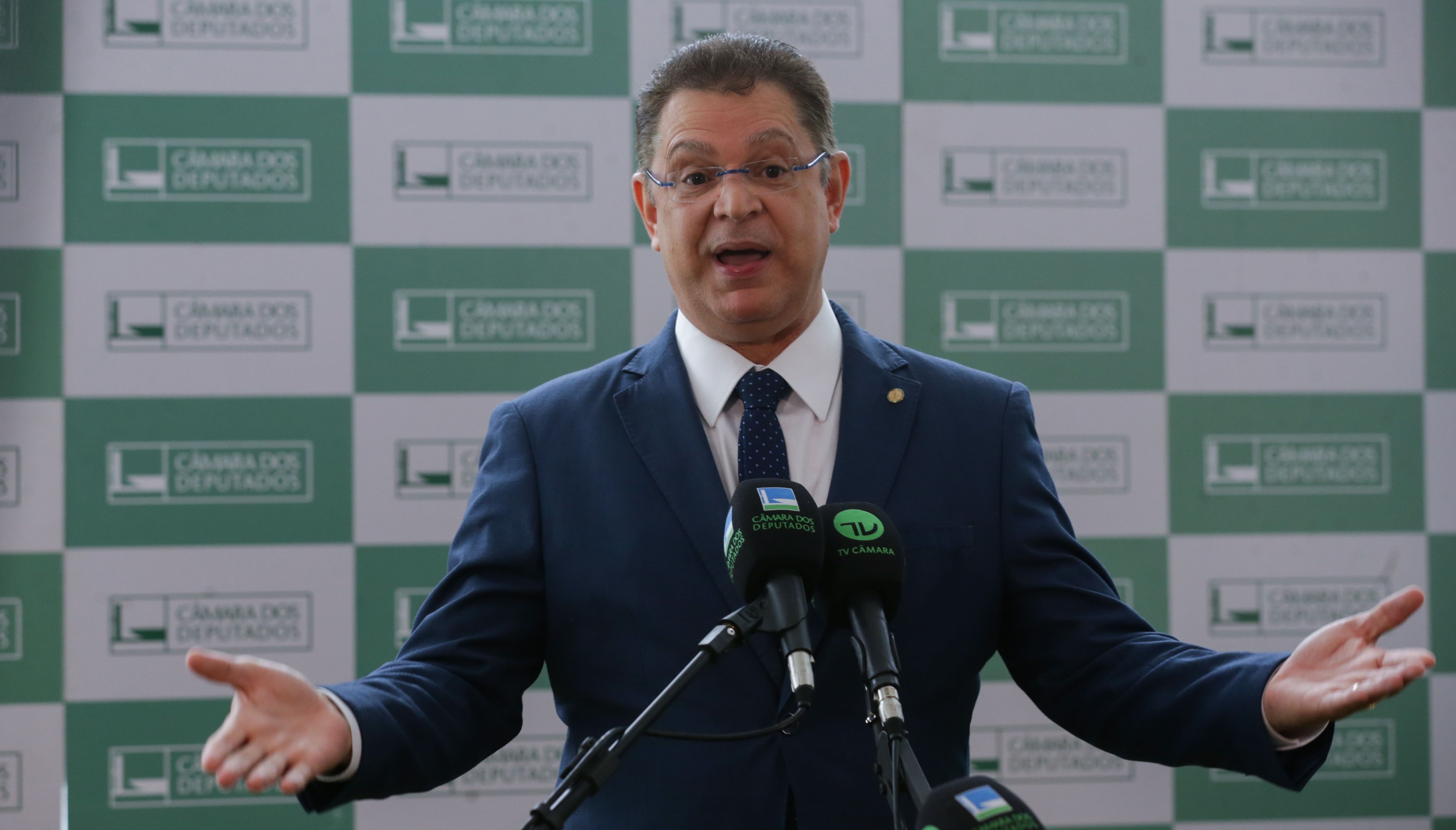 Líder da oposição critica decisão de Moraes e fala em 'estado de exceção camuflado'