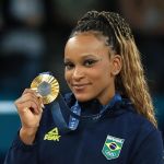 Rebeca ganha ouro e vira maior medalhista olímpica do Brasil