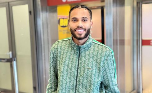 Alexsander desembarcou em BH para assinar com o Atlético