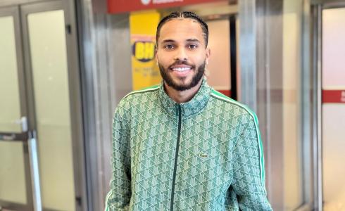 Alexsander desembarcou em BH para assinar com o Atlético