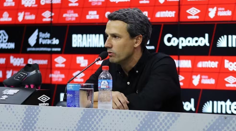 Athletico-PR demite Rodrigo Possebon do cargo de diretor de futebol