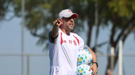 Paulo Pezzolano comanda Inter em treino no CT Parque Gigante, em Porto Alegre