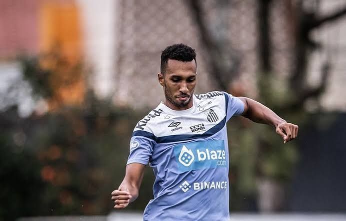 Corinthians descarta Lucas Braga e recusa proposta do Santos por Ivan