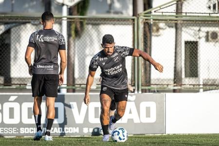 Jogadores do Ceará no treino desta quarta-feira (21)