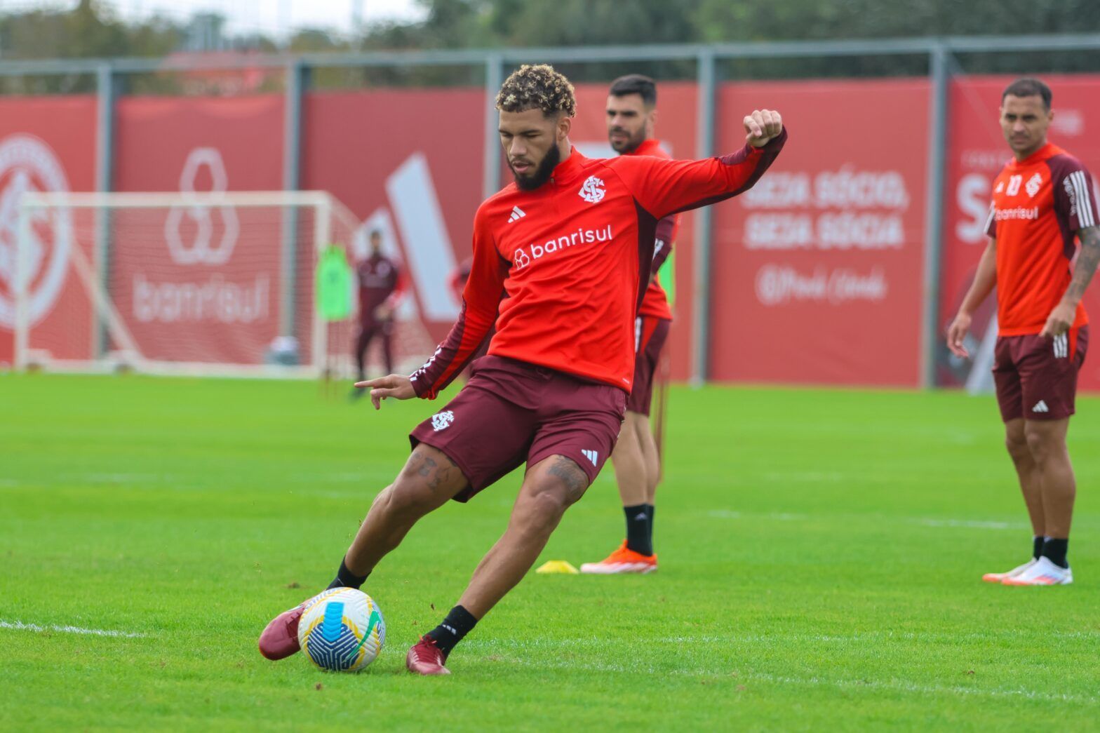 Inter relaciona reforços para enfrentar o Juventude pelo Brasileiro; veja lista