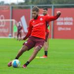 Inter deve reintegrar lateral Nathan ao elenco após lesão de Bruno Gomes