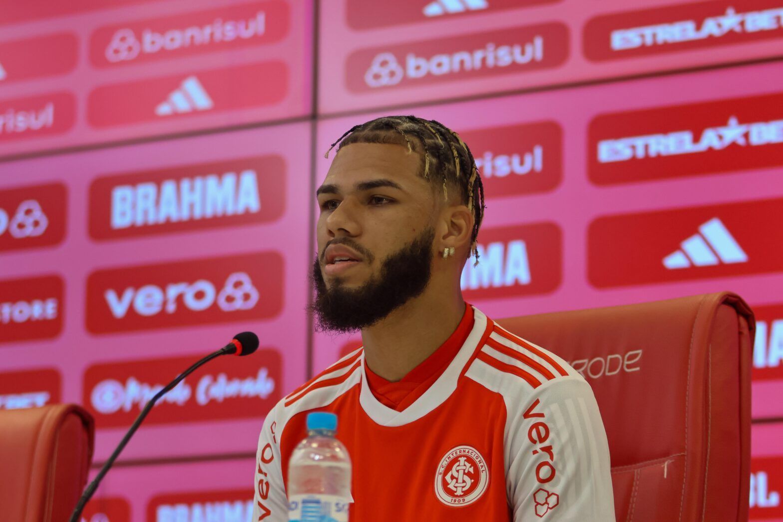 Nathan, novo reforço do Inter, fala sobre possível estreia e polêmicas no Santos