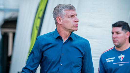 Técnico Martín Palermo durante partida entre Fortaleza e Vitória