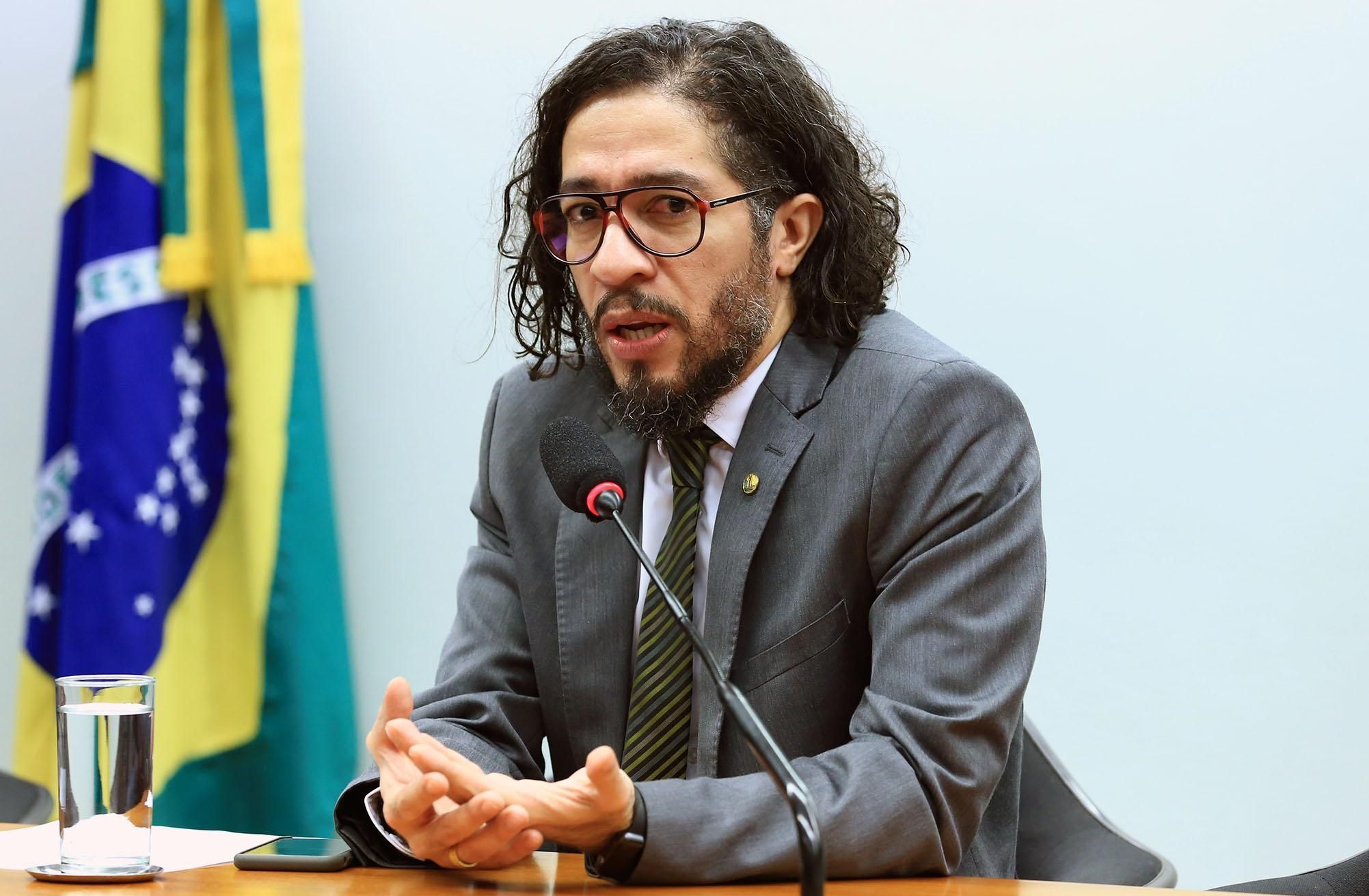 Justiça mantém condenação de Jean Wyllys por associar MBL ao nazismo