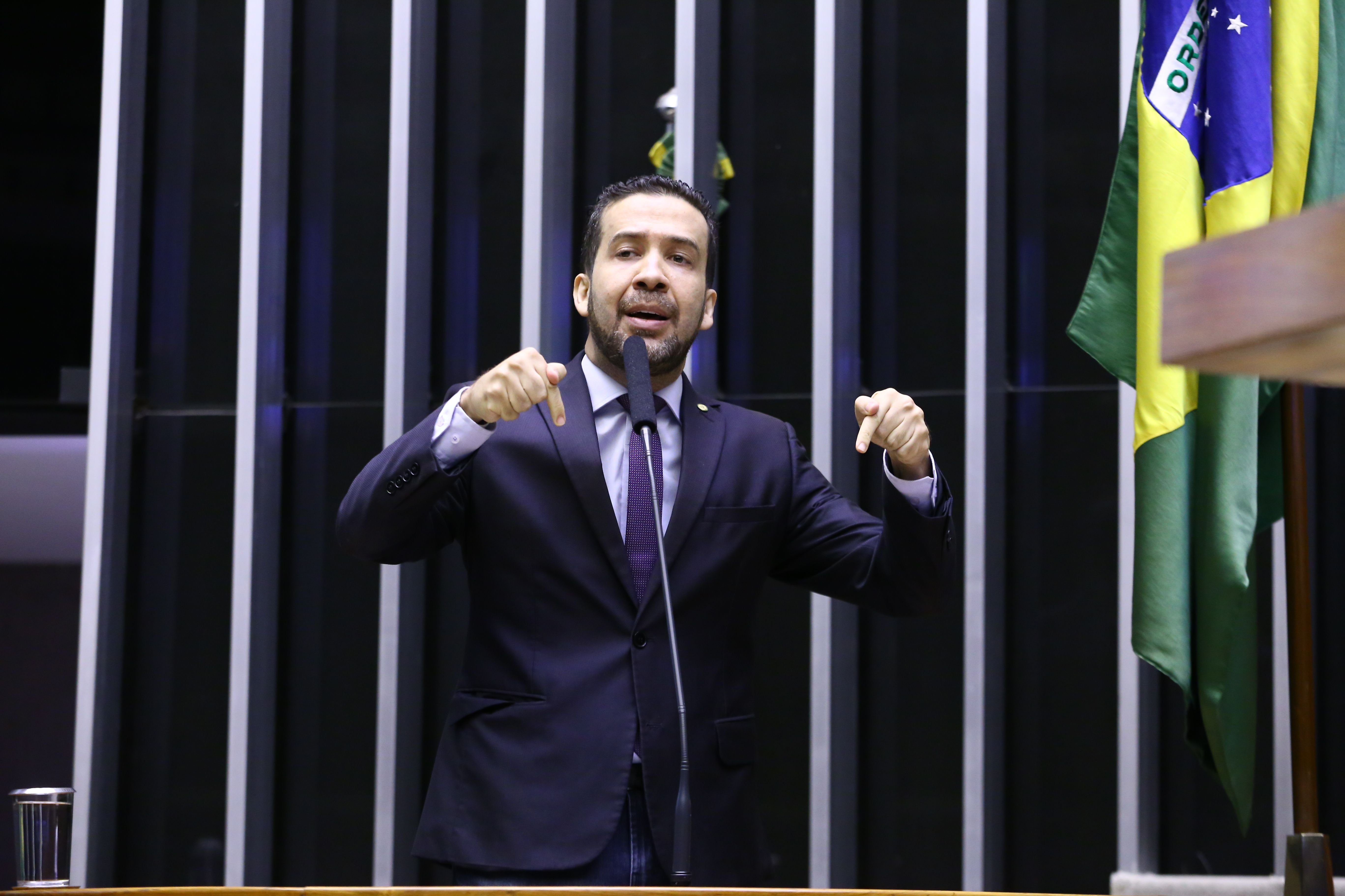Câmara deve definir relator de pedido de cassação de Janones nesta quarta (13)