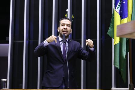 Janones diz que os assessores precisariam ajudá-lo a pagar dívidas de campanha