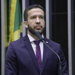 PF pede mais tempo para investigar Janones por suposta 'rachadinha' em gabinete