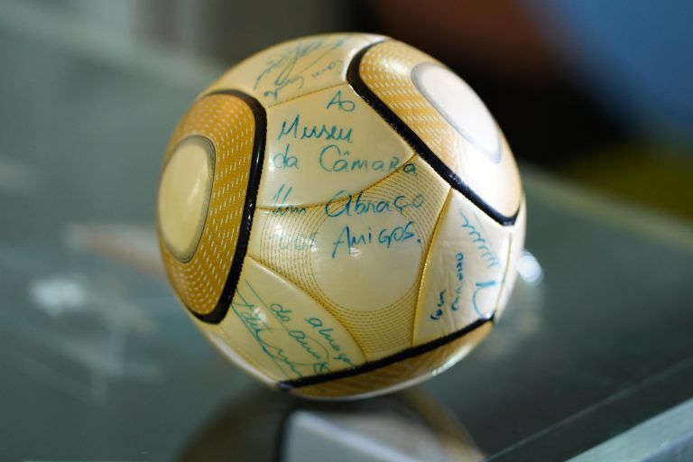 Homem que furtou bola autografada por Neymar no 8 de janeiro é condenado a 17 anos de prisão