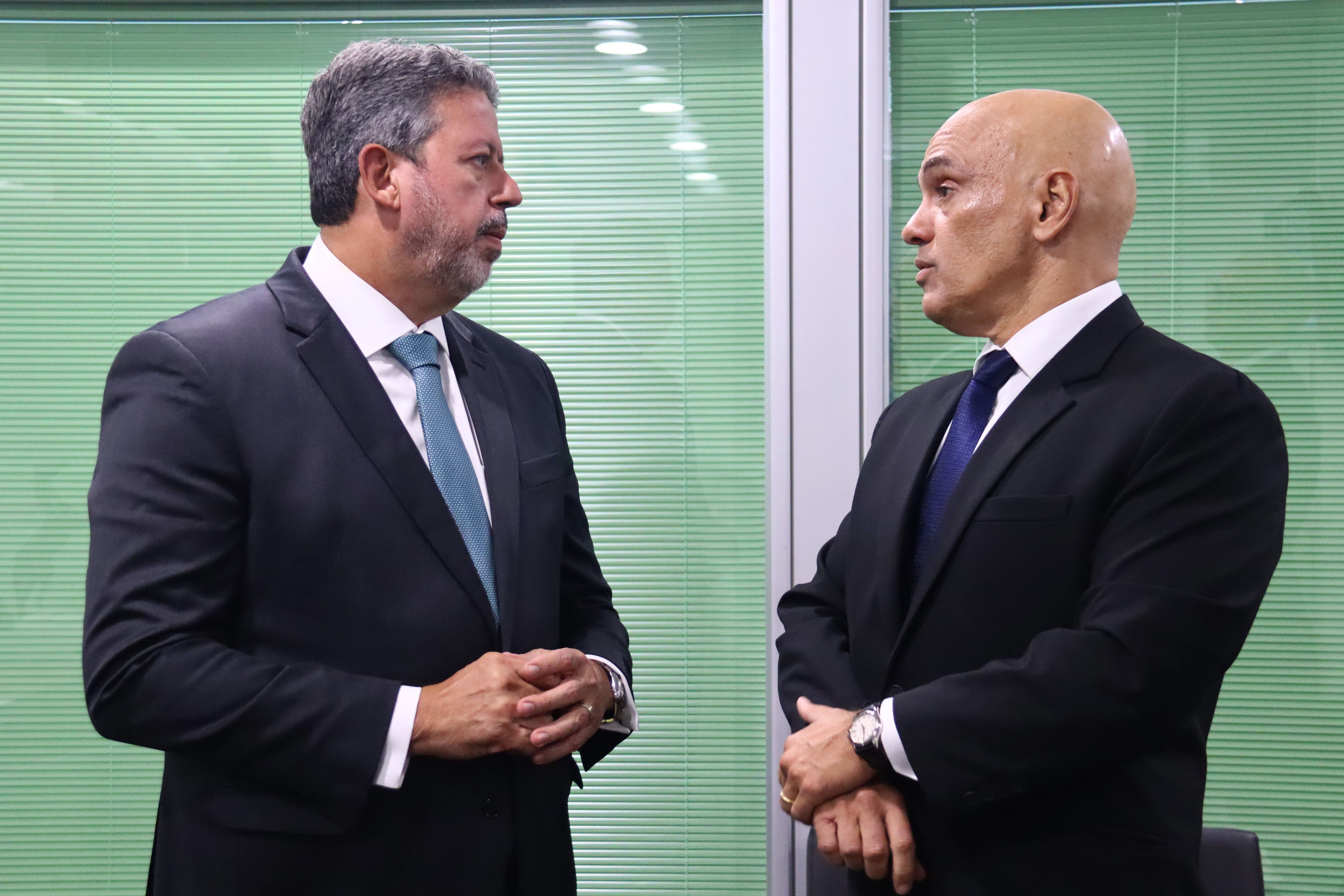 Moraes manda tirar do ar reportagens sobre acusação de agressão de ex-mulher de Arthur Lira