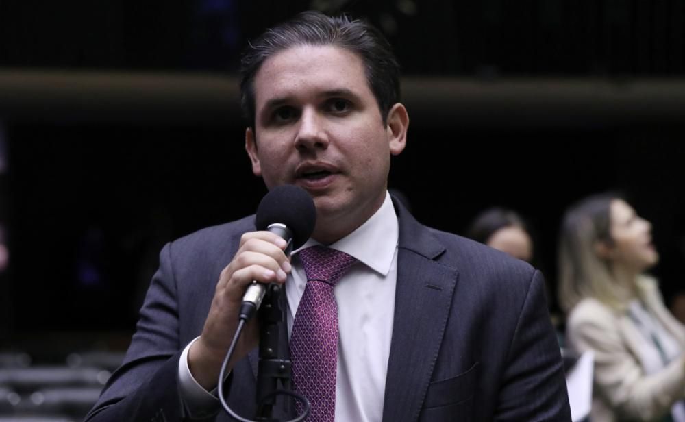 Com apoio de PT e PL, Hugo Motta conquista maioria na sucessão da Câmara