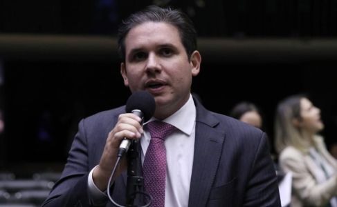 Hugo Motta anuncia comissão especial após CCJ aprovar PEC do fim da escala 6x1