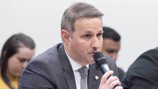 Derrite diz que câmeras corporais inibem atuação da PM e que não houve “excessos“ nas operações em SP | CNN Brasil