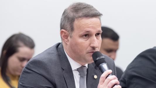 Derrite diz que câmeras corporais inibem atuação da PM e que não houve “excessos“ nas operações em SP | CNN Brasil