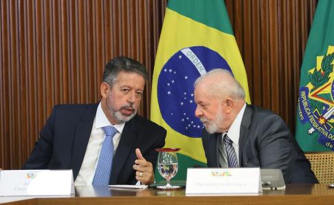 Lula e Lira acertam apoio conjunto à sucessão na Câmara | CNN Brasil