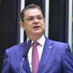 Líder do PL na Câmara pede a Moraes para visitar Bolsonaro