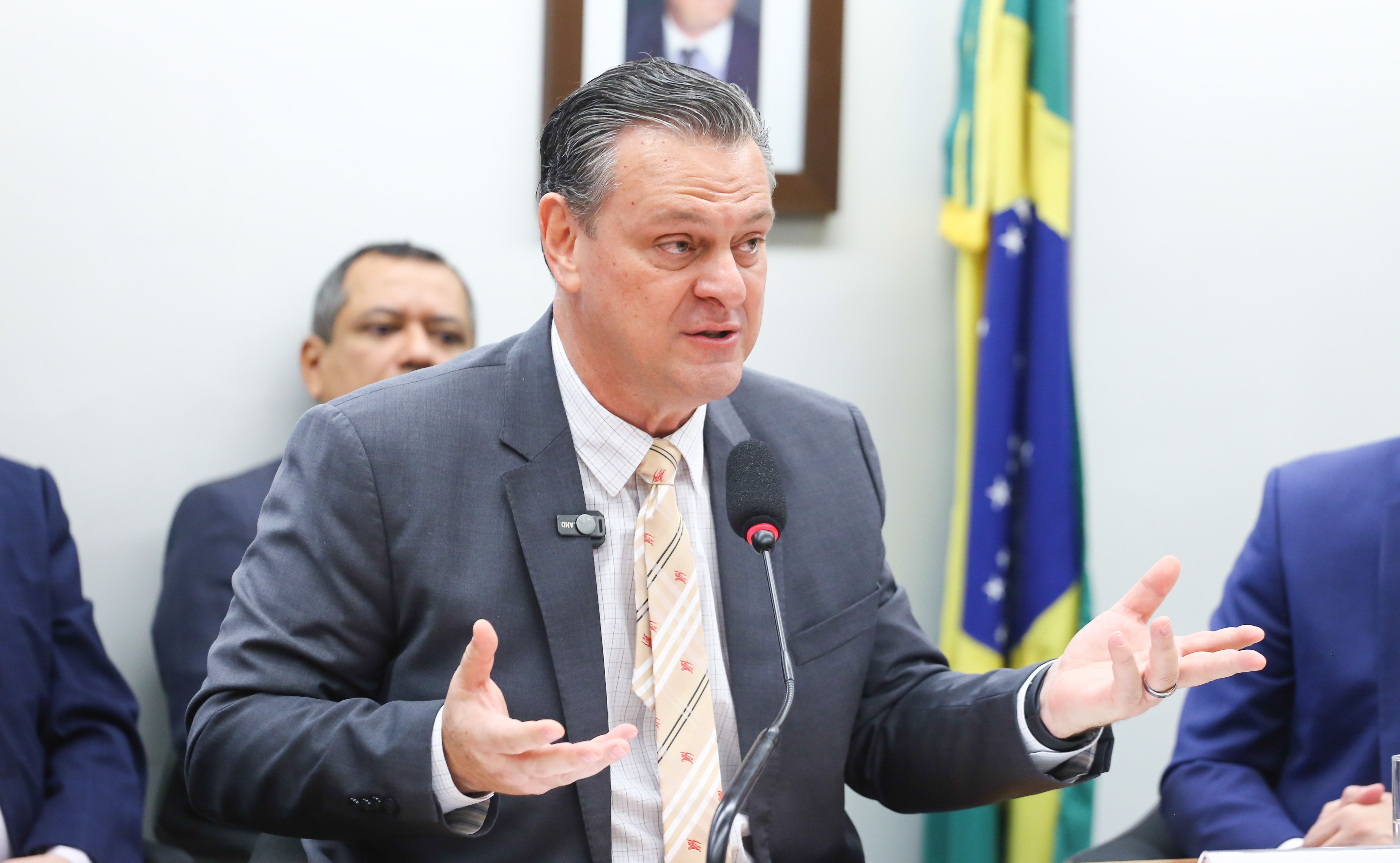 Lula exonera ministro da Agricultura para reforçar base na CPMI do INSS