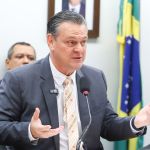 Lula exonera ministro da Agricultura para reforçar base na CPMI do INSS