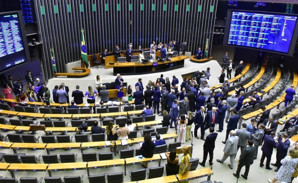 Após decisão do STF, parlamentares querem acelerar PEC da Drogas no Congresso; veja repercussão