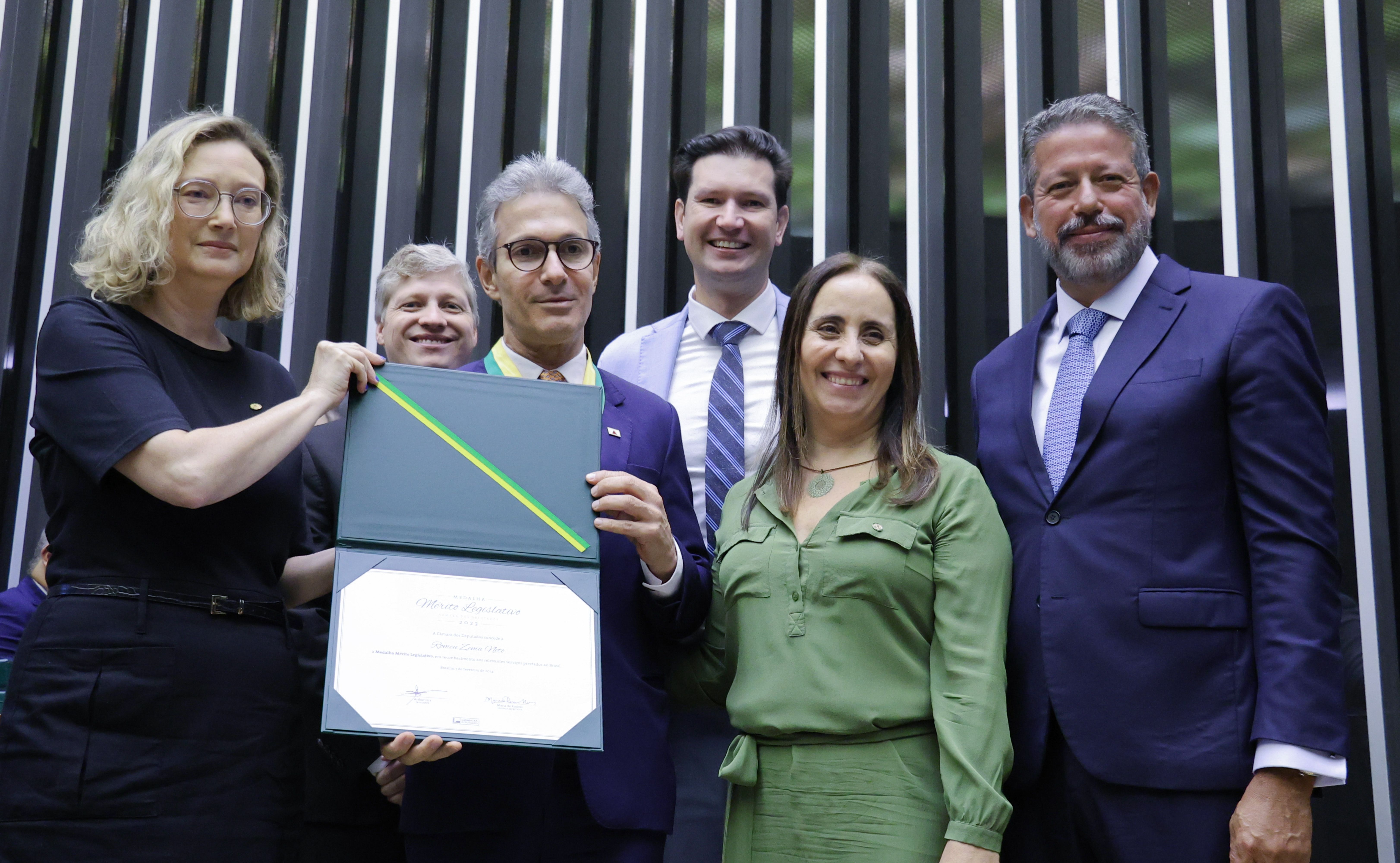 Câmara dos Deputados homenageia autoridades com Medalha do Mérito Legislativo
