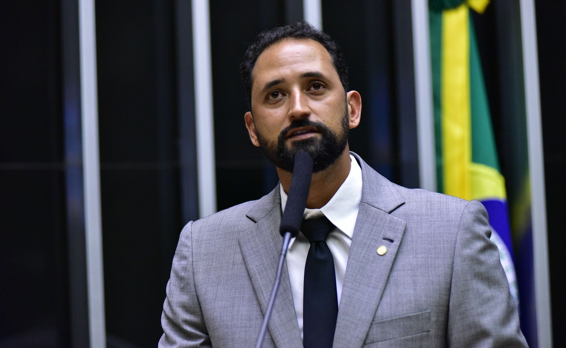 Prender Bolsonaro é ‘dar a eleição de bandeja’ para a direita, diz deputado