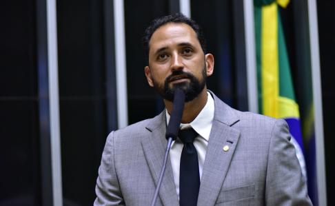 Deputado Maurício do Vôlei disse ter errado ao votar a favor do retorno do DPVAT: “Me confundi“ | CNN Brasil