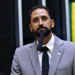 Prender Bolsonaro é ‘dar a eleição de bandeja’ para a direita, diz deputado