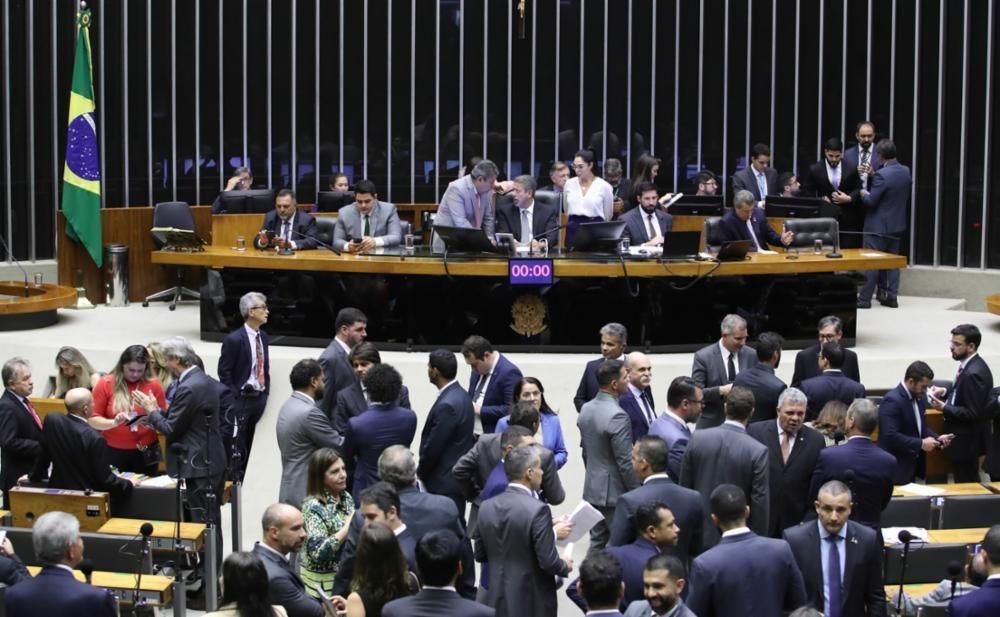 Câmara aprova projeto que proíbe saidinhas de presos em feriados; texto vai à sanção de Lula