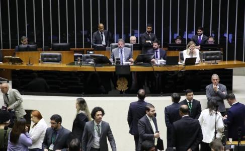 Câmara adia análise de projeto que altera lei das falências para líderes revisarem mudanças | CNN Brasil