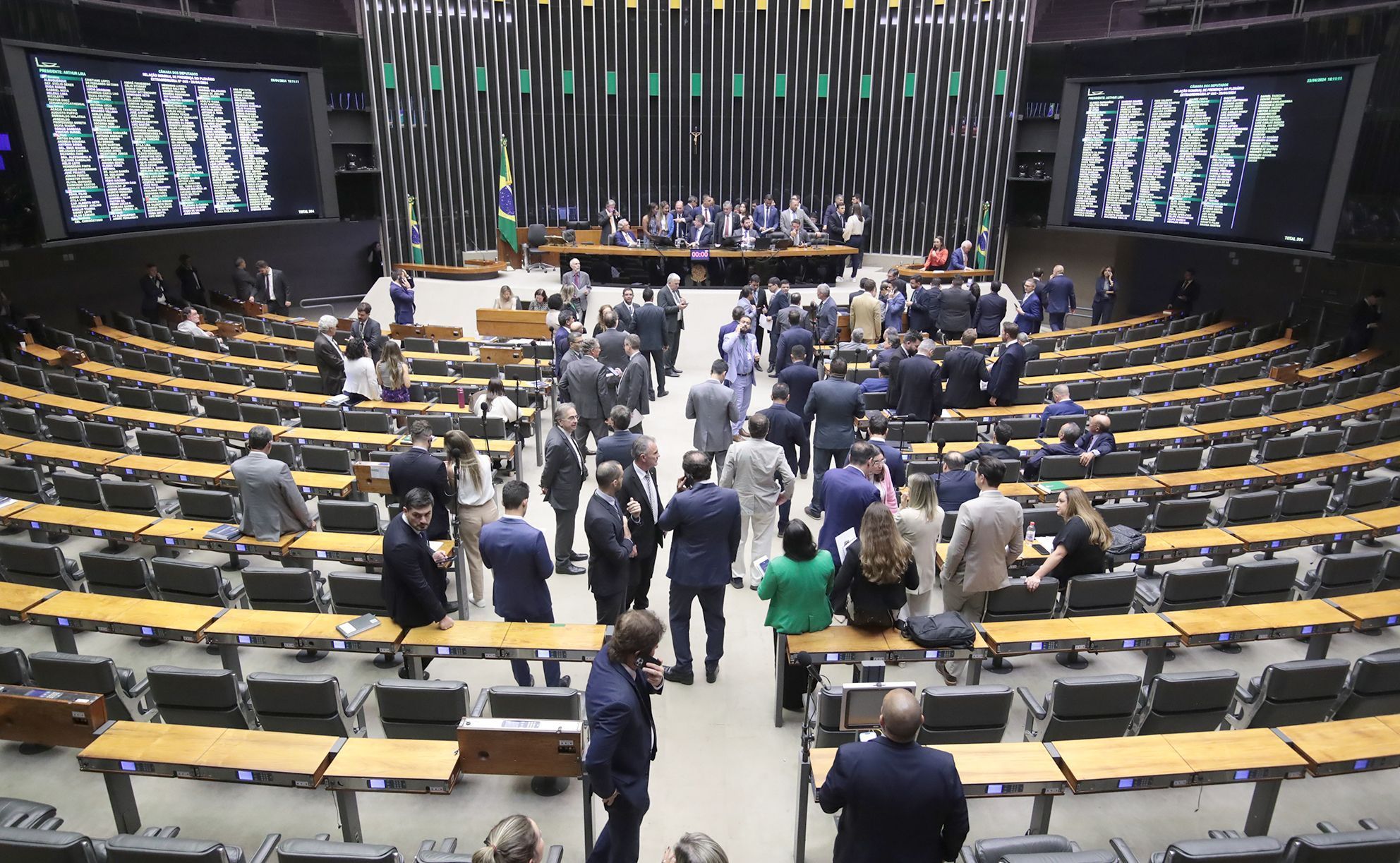 Câmara conclui votação de segundo projeto de regulamentação da tributária