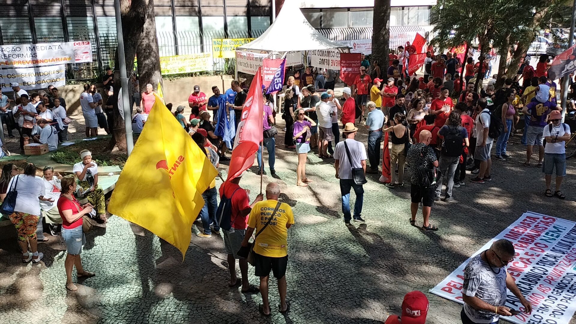 Belo Horizonte registra protestos sindicais em ato de 100 anos do Dia do Trabalhador