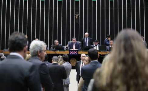 Chuvas no RS: parlamentares se movimentam para debater propostas de enfrentamento a tragédias naturais | CNN Brasil