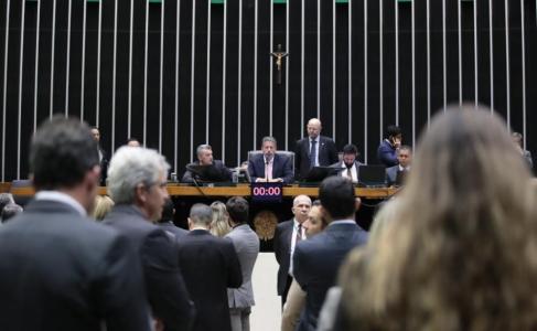 Chuvas no RS: parlamentares se movimentam para debater propostas de enfrentamento a tragédias naturais | CNN Brasil