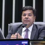 Deputado e ex-ministro da Educação passa por cirurgia de emergência após mal-estar em praia