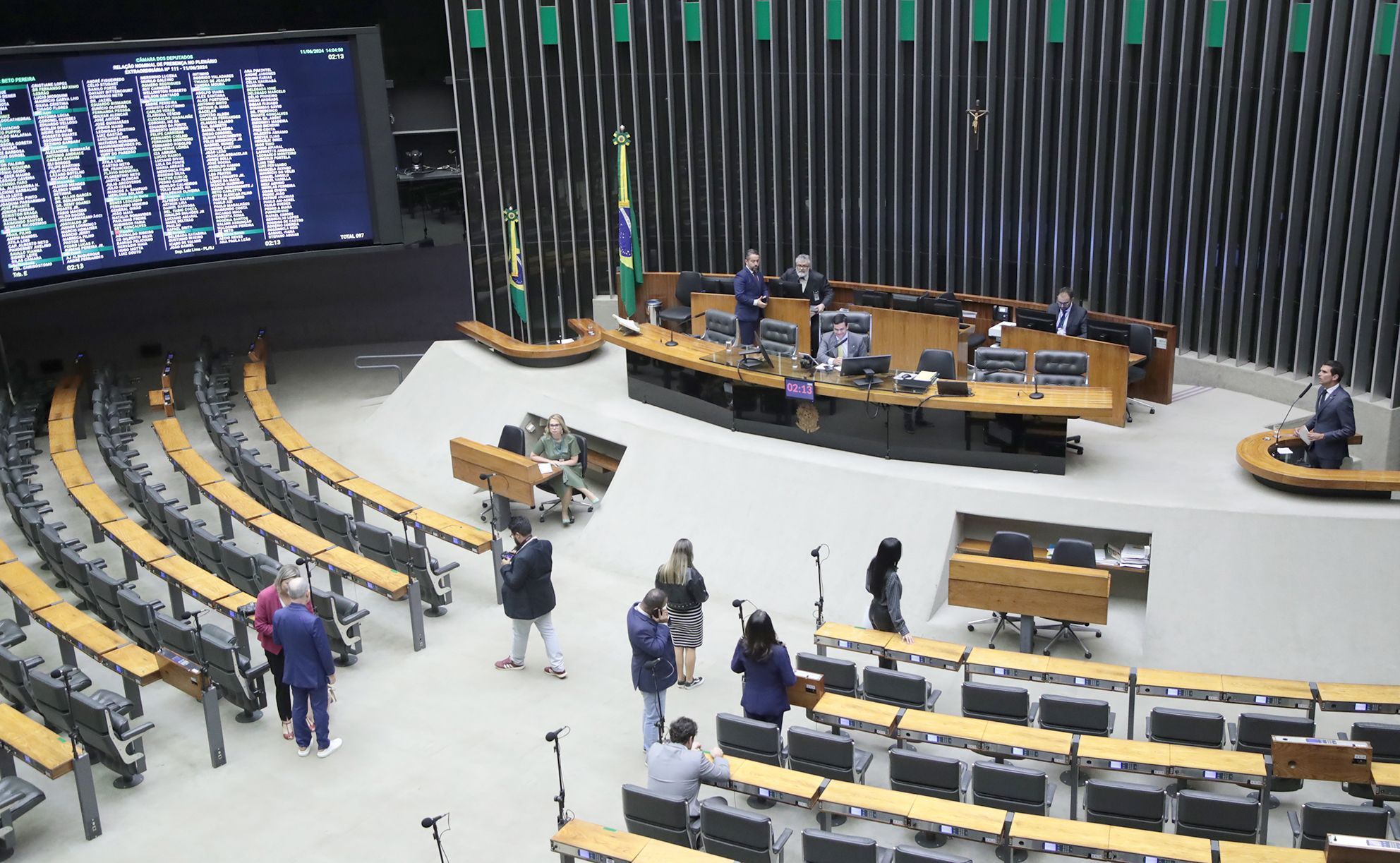 Adultização: Câmara aprova urgência de projeto sobre proteção de crianças nesta terça