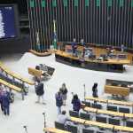 Adultização: Câmara aprova urgência de projeto sobre proteção de crianças nesta terça