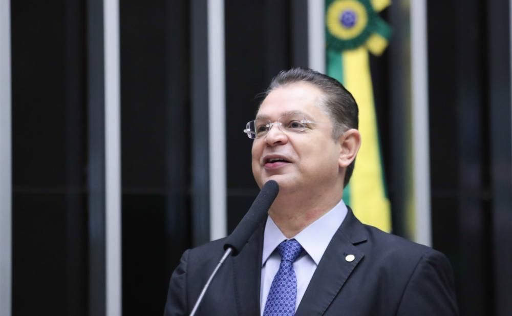 Oposição protocola nova PEC da Anistia em reação a decisão de Moraes de suspender a Dosimetria